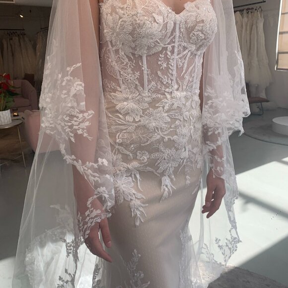 Wedding Dress-Never Worn - Picture 13 of 15